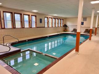 B213 Stylish Loon Mountain Studio Condo with Pool and Hot Tub - Lincoln - 4