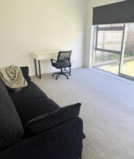 Cosy Luxe --Modern 3 bedroom home in Johnsonville - 1
