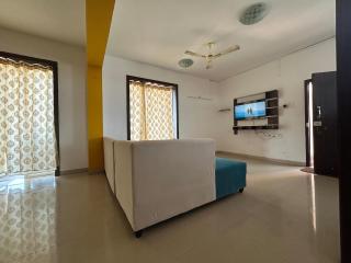 Sea View Luxe 3BHK Retreat with Free parking - 6