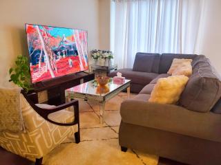 New 3-BR Home Near Falls with King Bed 75 Inch TV and Parking - 3