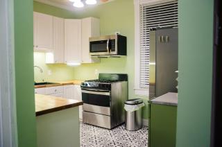 Classic Hilltop 3br home on Eastern ready for you! - 1