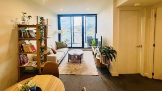 Luxe 2B2B Pool, Balcony, BBQ, Garden in Melbourne - 6