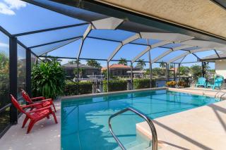 Pirates Cove Marco Island, saltwater pool, bikes, water sports, paddle boards included! - 1