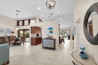 Pirates Cove Marco Island, saltwater pool, bikes, water sports, paddle boards included! - 6