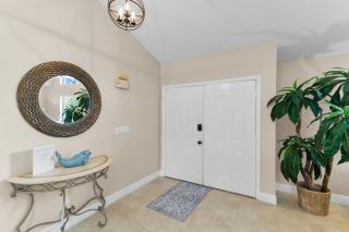 Pirates Cove Marco Island, saltwater pool, bikes, water sports, paddle boards included! - 4