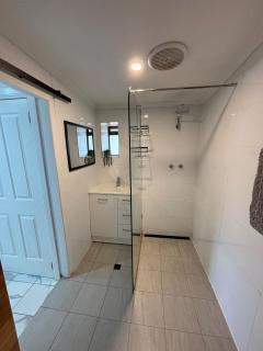 Park, Outdoor Gym, Sports Oval, 3 Queen Room House - 6