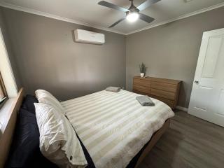 Park, Outdoor Gym, Sports Oval, 3 Queen Room House - 3