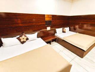 HOTEL OM PALACE NEAR MAHAKAL MANDiR - 1