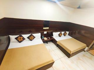 HOTEL OM PALACE NEAR MAHAKAL MANDiR - 2