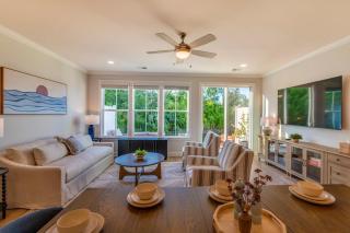 Lake Front 2 King, Bar & Grill Public Dock, Kayaks - 2