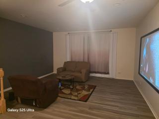 Beautiful TowneHome - 2 bedroom and projector - 7