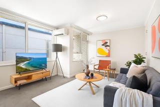 Bright 2BR Apartment Beside Green Meadows Park - 0