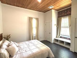 The Vandeveer in Historic Burnet - 1