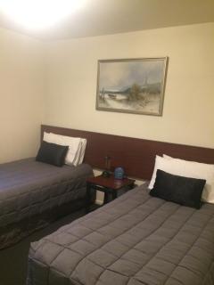 Sherborne Motor Lodge - 8