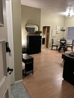 Pet-Friendly, Fully Fenced and Fully Furnished 3BR Home - 6