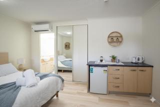 Resort Style Oasis, 2 Bedroom, 2 Bath, sleeps 6 - 7