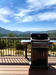 Relax Under the Stars, Best view in town , Yosemite House with Firepit, Hot Tub, Game Room & Pool table - Oakhurst - 4