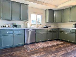 Relax Under the Stars, Best view in town , Yosemite House with Firepit, Hot Tub, Game Room & Pool table - Oakhurst - 3