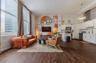 New Skywalk Access- Downtown Work Retreat- Sleeps8 - Indianapolis - 8