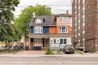 King West - Homestay - Main Floor - Private Room, Share Bathroom - 4