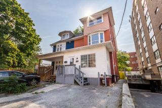 King West - Homestay - Main Floor - Private Room, Share Bathroom - 7