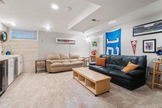 Queen Anne Gem - Views of Space Needle & Lake - 6