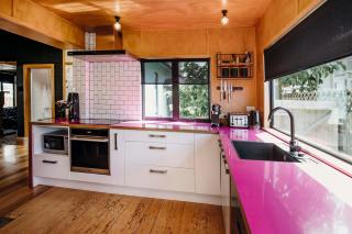 Fun Times in Fitzroy - eclectic bungalow by beach - 9