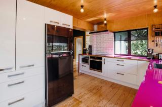 Fun Times in Fitzroy - eclectic bungalow by beach - 6