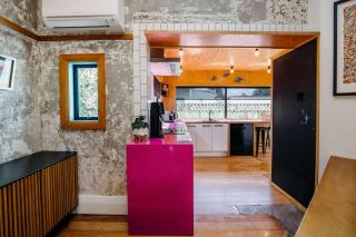 Fun Times in Fitzroy - eclectic bungalow by beach - 7