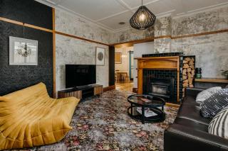 Fun Times in Fitzroy - eclectic bungalow by beach - 3