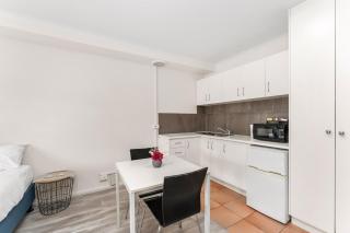 Box Hill Studio Apartment 2 - 3