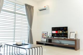 Bright & Airy Double-Storey Retreat 4BR - 0