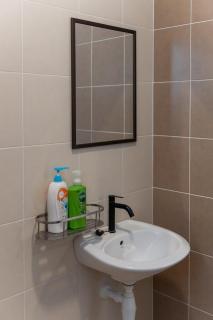 Bright & Airy Double-Storey Retreat 4BR - 1