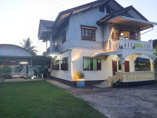 5 Minutes to slow boat pier hostel - 8