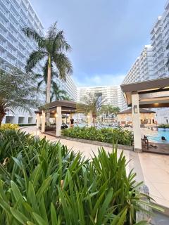 Shell Residences MOA Complex by Paul - 0