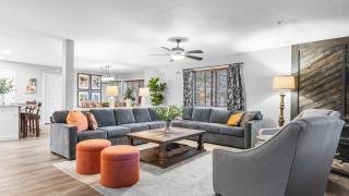 5BDR Stay w Fireplace Game room Family-Friendly Amenities Arrowhead Chalet by AvantStay - 4