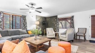 5BDR Stay w Fireplace Game room Family-Friendly Amenities Arrowhead Chalet by AvantStay - 3