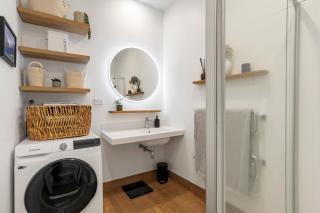 Modern city fringe townhouse with carpark - 7