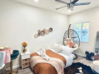 近ONT机场ChaffeyClaremont 学院Outlets1B1B - 8