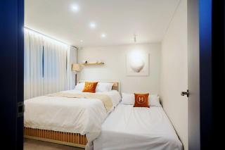 #11월 할인#홍대ㆍ공항철도 #올리모델링#홍대입구역 도보9분#연트럴파크3분#무료짐보관# 6인#호텔침구#무료와이파이#세탁건조기#교통최고#넷플릭스 - Séoul - 6