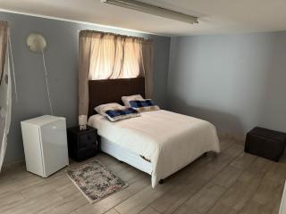 Emakhonkosi Guest House - 9