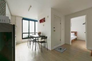 서울 홍대 풀게스트하우스2 홍대입구역7번출구 넓은공간 2Room 단독전체사용 파티가능 - 0