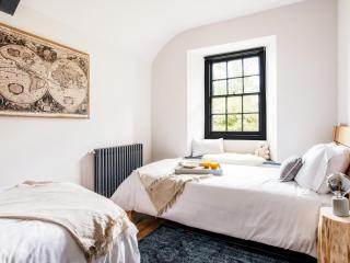 The Farmhouse - Ukc7118 - 2