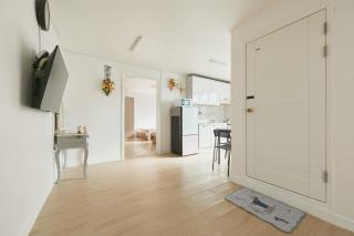 서울 홍대 풀게스트하우스2 홍대입구역7번출구 넓은공간 2Room 단독전체사용 파티가능 - 1