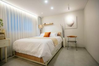 #11월 할인#홍대ㆍ공항철도 #올리모델링#홍대입구역 도보9분#연트럴파크3분#무료짐보관# 6인#호텔침구#무료와이파이#세탁건조기#교통최고#넷플릭스 - Séoul - 2