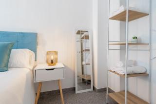 Esencia sevillana y modernidad en centro histórico - 1