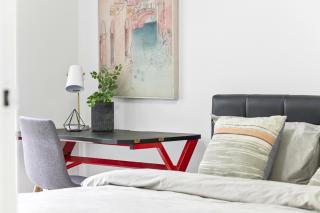 Modern 3BR Mascot Retreat Walk to Train Airport - 4