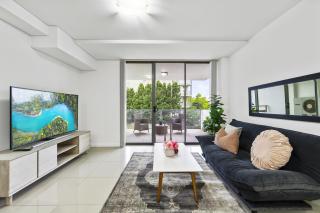 Modern 3BR Mascot Retreat Walk to Train Airport - 2