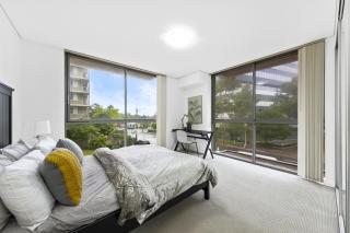 Modern 3BR Mascot Retreat Walk to Train Airport - 3