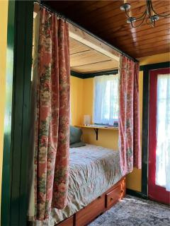 Delightful Guest House Cabin in the Adirondacks - 1